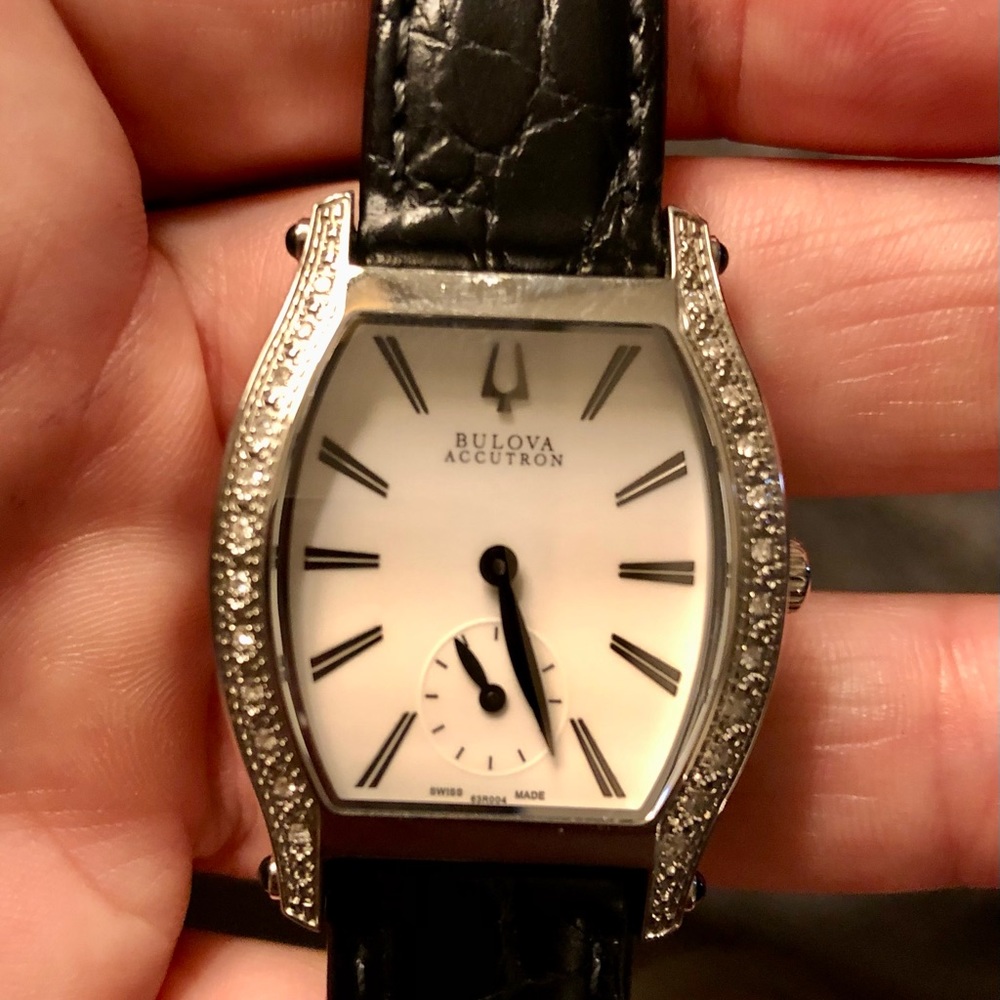 Awesome Bulova Accutron Watch Barely Worn - Picture 2 of 5